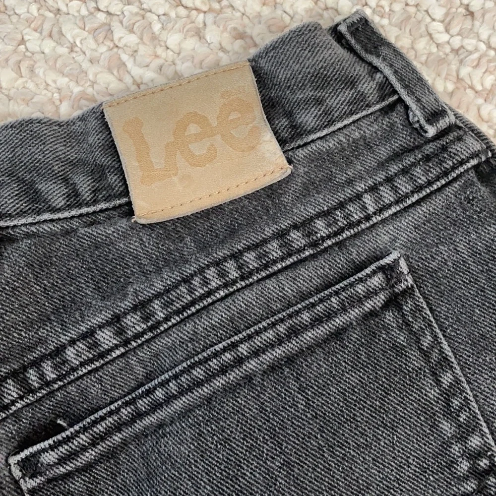 Vintage Lee black cutoff knee length denim jean shorts 25